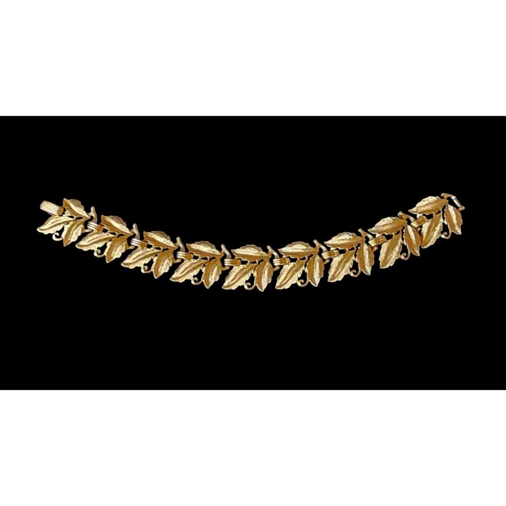 Crown Trifari Gold Tone Leaf Vintage Chunky Bracelet Signed Designer Jewelry